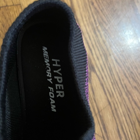 Sleek Purple and Black Sneakers for Everyday Comfort - Picture 2 of 8